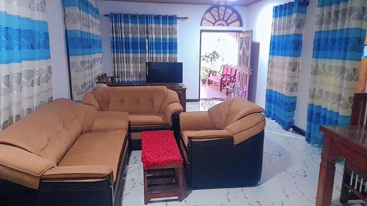 Ovi House Bed and Breakfast Dambulla Buitenkant foto